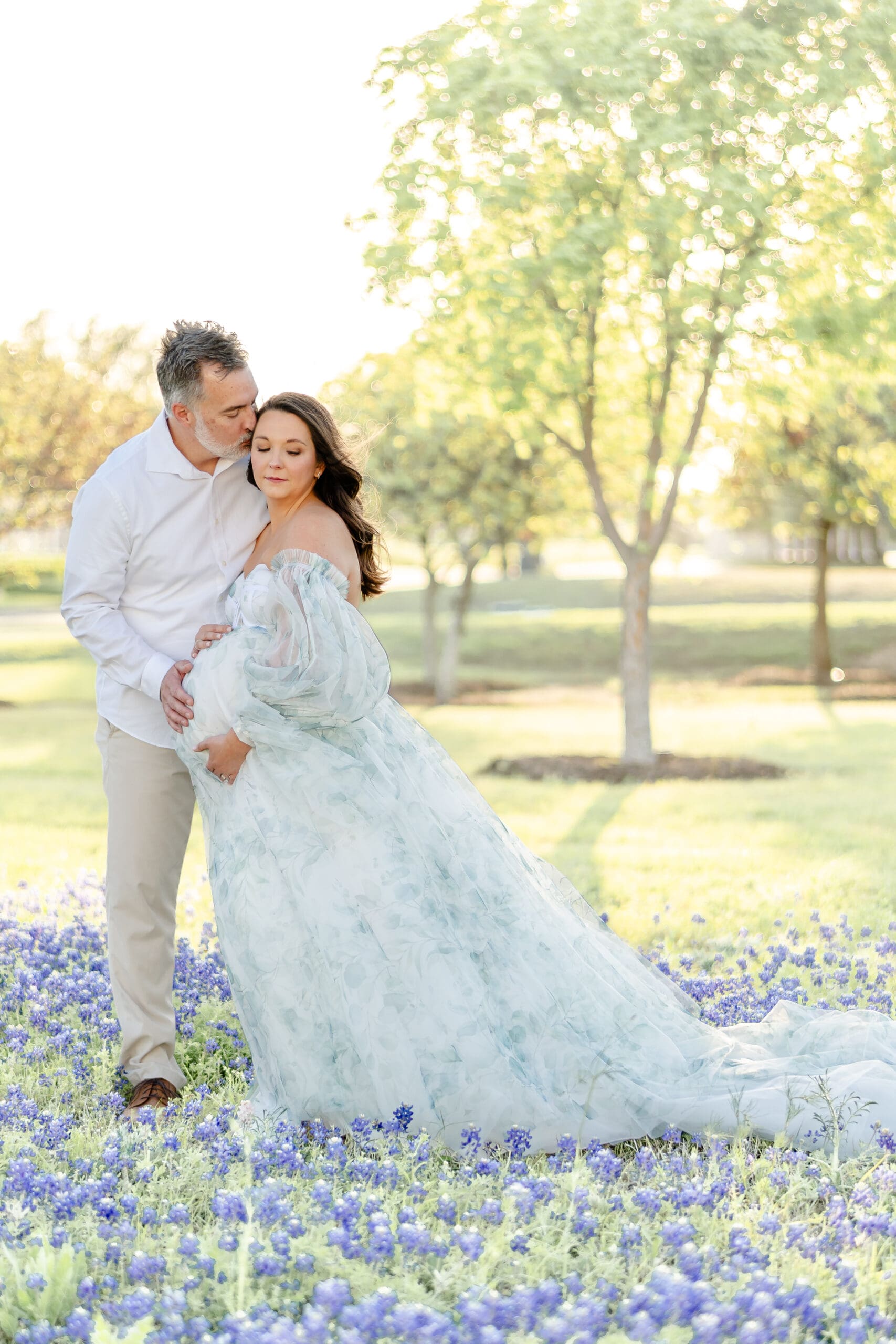 maternity session with bluebonnets